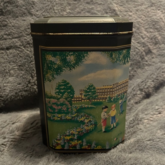 Vintage Hershey's Hugs Hometown Series Canister #10 Octagonal 1994 Tin - Picture 4 of 7